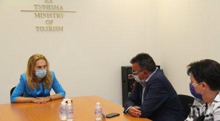 вицепремиерът николова обсъди държавната подкрепа бизнеса представители обединение бъдеще туризма