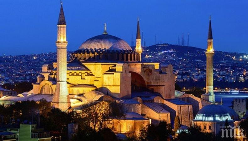 Протести в Гърция срещу превръщането на храма Света София в джамия