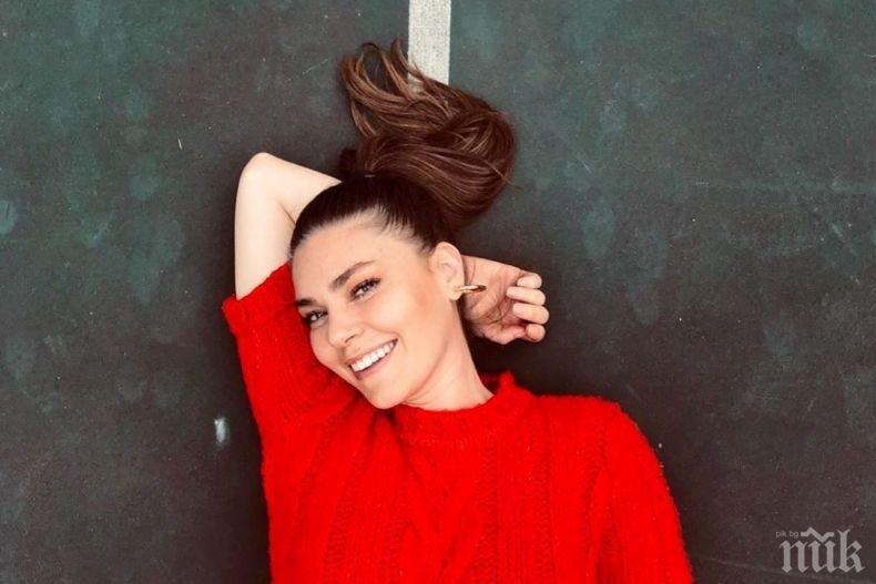 Сюрея от Завинаги подкрепи дамска кампания (СНИМКА)