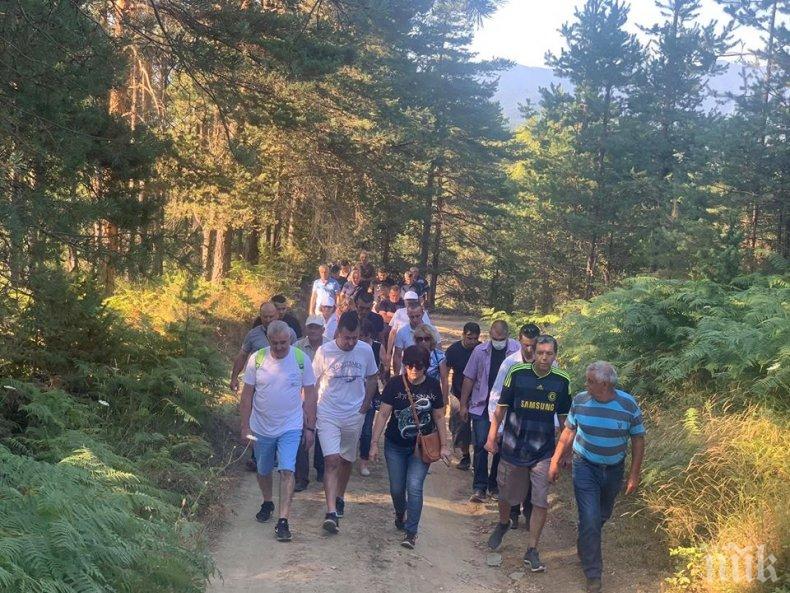 Цвета Караянчева с поход до село Жерка (СНИМКИ)