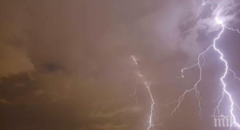 Мълния уби две мексикански футболистки, други три са с наранявания