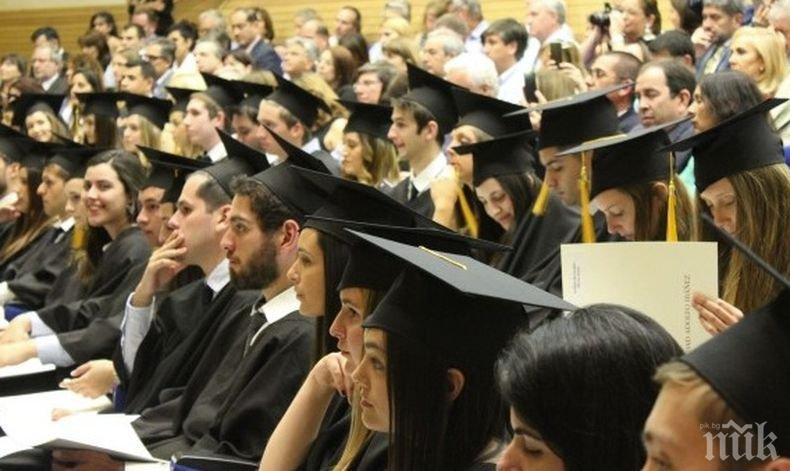 САЩ може да спира новоприетите студенти с онлайн обучение