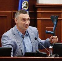 ЗЛОПОЛУКА: Виталий Кличко скъса менискус, докато преследва вандали