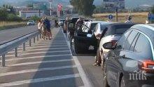 АД НА "КУЛАТА"! Изнервени шофьори и километрични опашки към Гърция