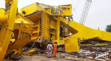 кран премаза работници индийска корабостроителница