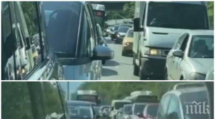 извънредно пик кошмар софия терорът метежниците божков заклещи хиляди столичани километрични задръствания полицията пази видео