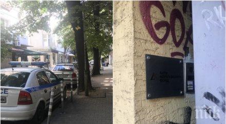 пълен шаш полицаи охраняват протестъра николай стайков