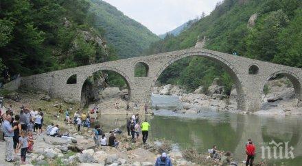 спасиха туристи изгубени дяволския мост родопите