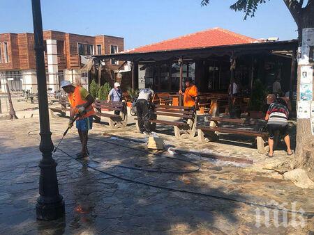 Дезинфекцират публичните площи в Несебър