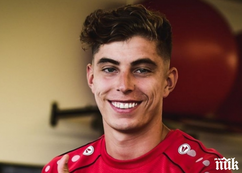 От Байер (Леверкузен) с остър ход...