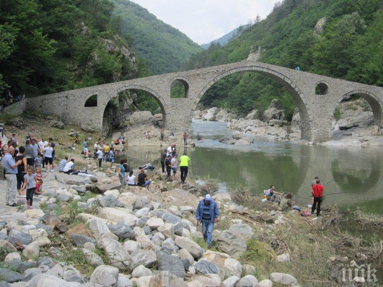 Спасиха туристи, изгубени край Дяволския мост в Родопите