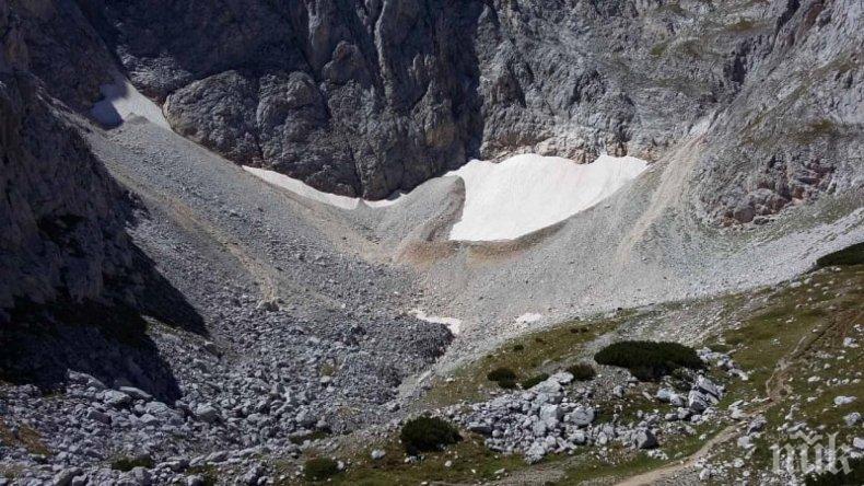 Мини ледникът в Пирин изчезва