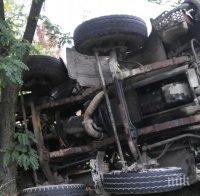 Камион се обърна на пътя Плевен - село Мечка