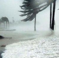 Стихия: Тропическата буря „Исаяс” отново прерасна в ураган