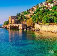 Рязък скок на заразените с COVID-19 в турските курорти