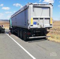 Мъж е починал, а две жени са в болница след катастрофа в Бургаско