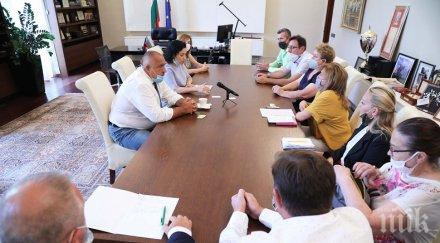 правителството подпомогне близо милиона лева производителите плодове зеленчуци маслодайна роза винени лозя