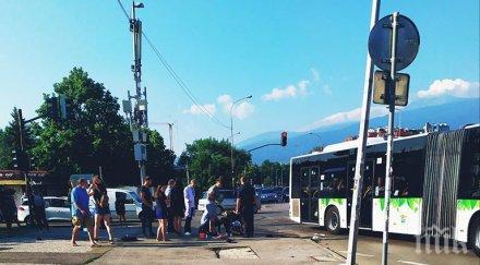 извънредно пик тежък инцидент студентски град рейс помете моторист