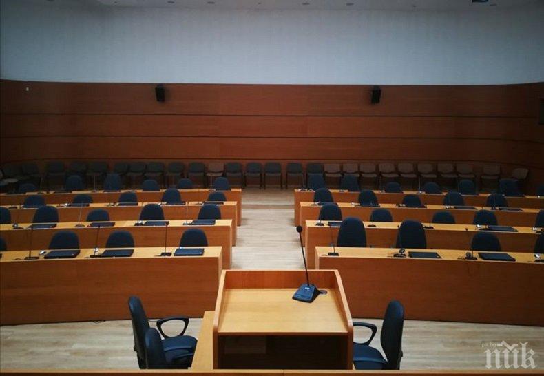 Футболни фенове уплашиха общински съветници в Пловдив - ето причината
