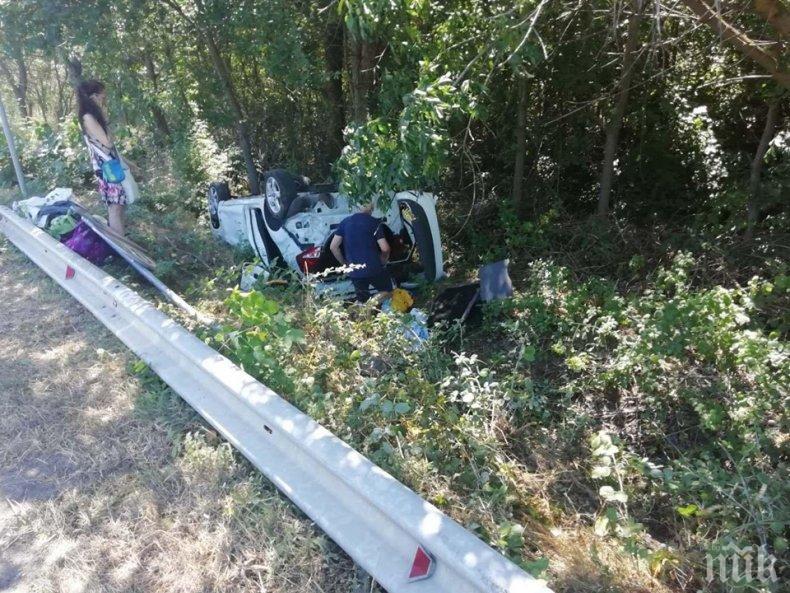 ОТ ПОСЛЕДНИТЕ МИНУТИ: Кола се обърна по таван край Созопол