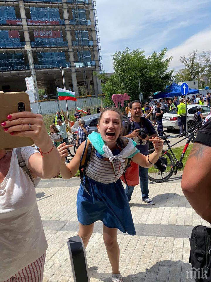 Това са „интелигентните“ – вулгарни и истерични (СНИМКА) 