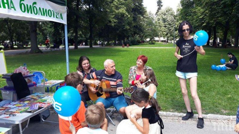 „Зелени библиотеки“ канят читатели в парковете на София