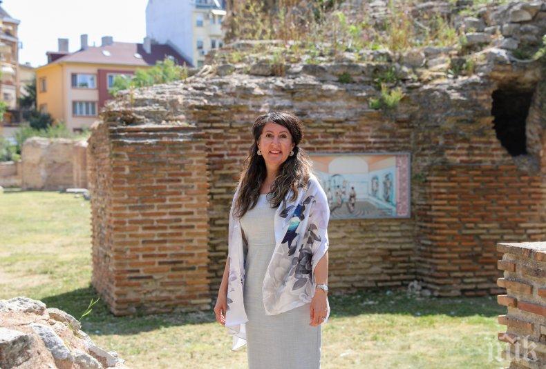 Херо Мустафа се прехласна по двореца Евксиноград (СНИМКИ)