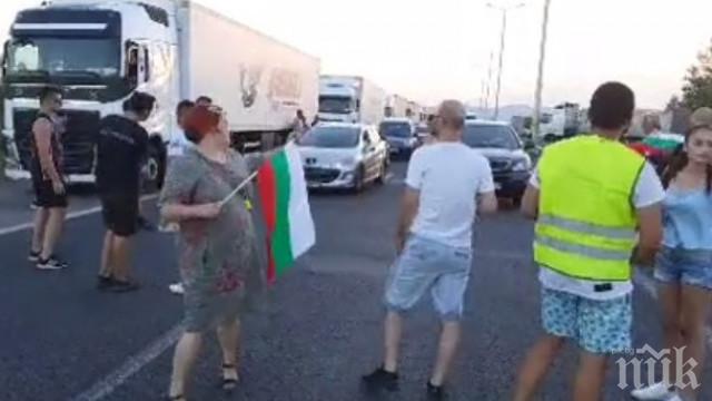 МВР: Нерегламентирани протести блокираха участък от магистрала Марица, полиция регулира трафика