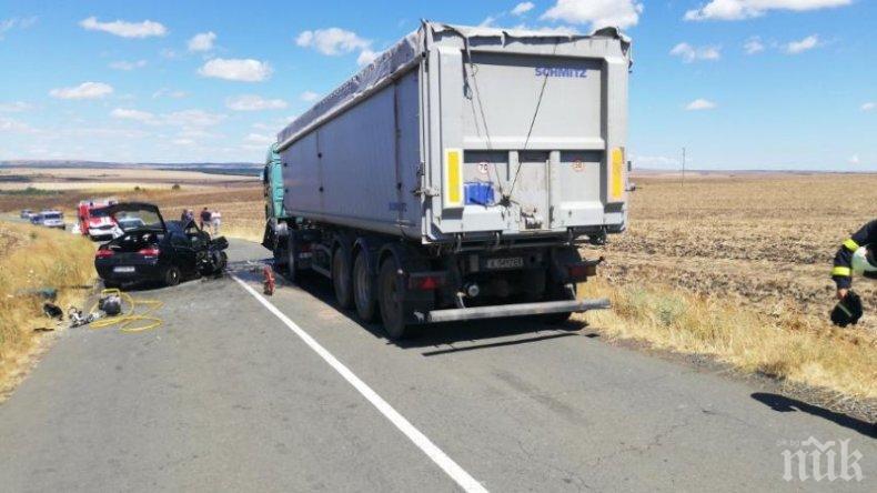 Мъж е починал, а две жени са в болница след катастрофа в Бургаско