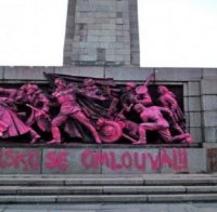 Паметникът на Съветската армия е в розово - извиняваме се на Прага за 1968 г.