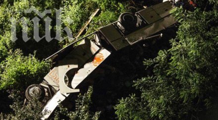 училищен автобус преобърна канзас деца пострадаха