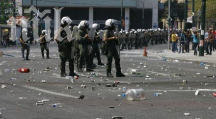 гръцката полиция нахлу университет души арестувани