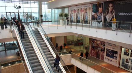 състоянието детето падна ескалатор подобрява