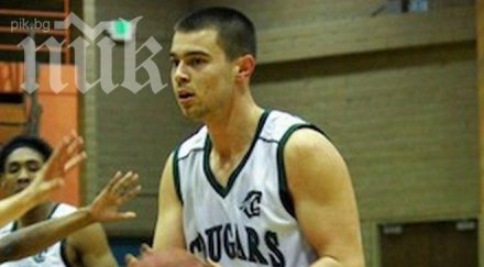 български баскетболист играе университет тексас