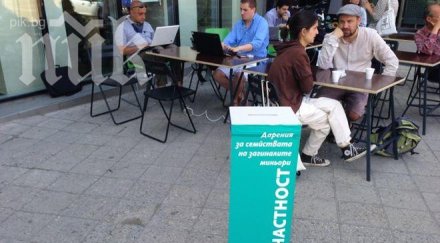 протестът вечер отваря кутията дарения близките загиналите миньори