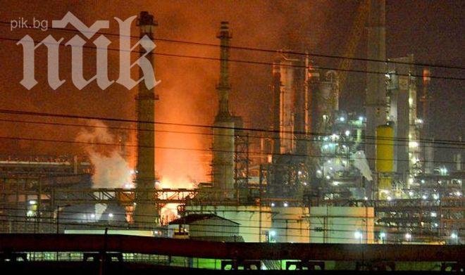 Един човек загина и 30 са ранени при пожар в петролен завод в Индия