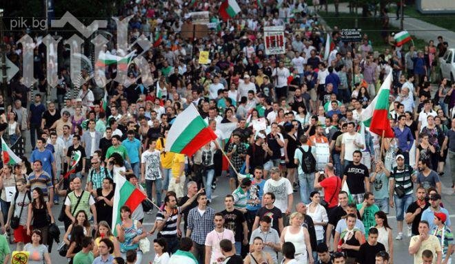 Осем процента от българите са участвали в протест срещу Орешарски