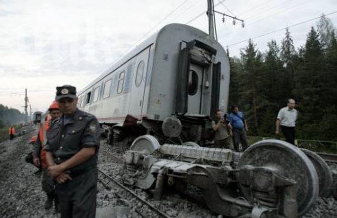 Два влака дерайлираха в Русия, подозират саботаж