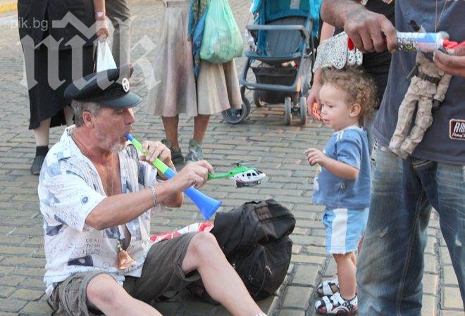 Вертолети и войници на протеста пред Министерския съвет (Снимка)