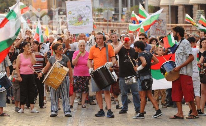 Повече протестиращи срещу властта тази вечер, ще се извиняват за Прага68