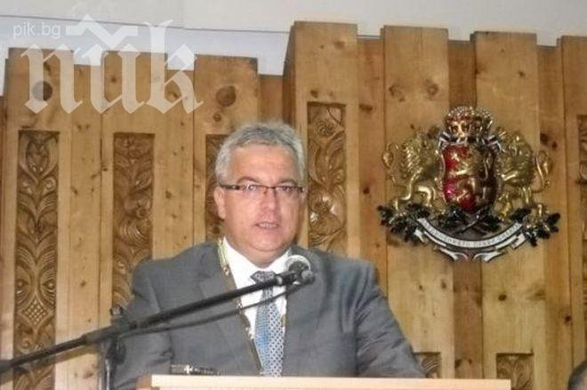 Кметът на Враца катастрофира от преумора и оцеля