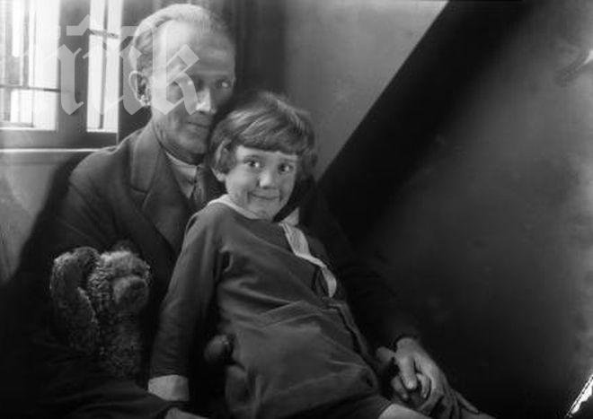 Честит рожден ден, Кристофър Робин