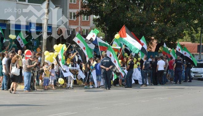 Протест пред сирийското посолство в София срещу употребата на химическо оръжие