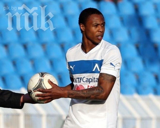 Дъстли Мюлдер остава в Левски