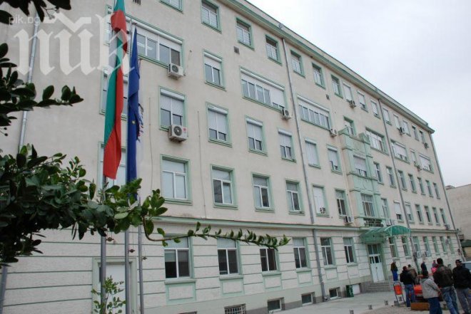 Почина бебето, изхвърлено от майка си през прозореца