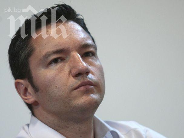 Вигенин: Не бива да се извиняваме ежегодно за смазването на Пражката пролет