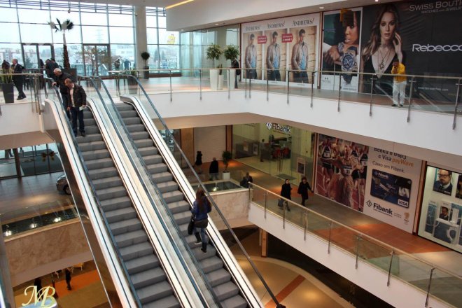 Махнаха далака на детето, паднало от ескалатор във Варна, състоянието му е стабилно