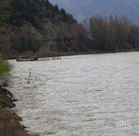 Евакуираха жители край река Струма до Благоевград