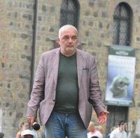 ПЪРВО В ПИК: Пуснаха от ареста Арман Бабикян - бащата на фалшивите новините излезе триумфално от Първо районно