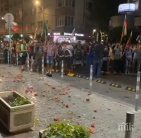 Лумпени на Хаджигенов атакуваха сградата на НФСБ на “Раковска” 134. Терор по улиците на София